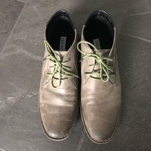 Mens Steve Madden grey leather dress boot. Size 10.